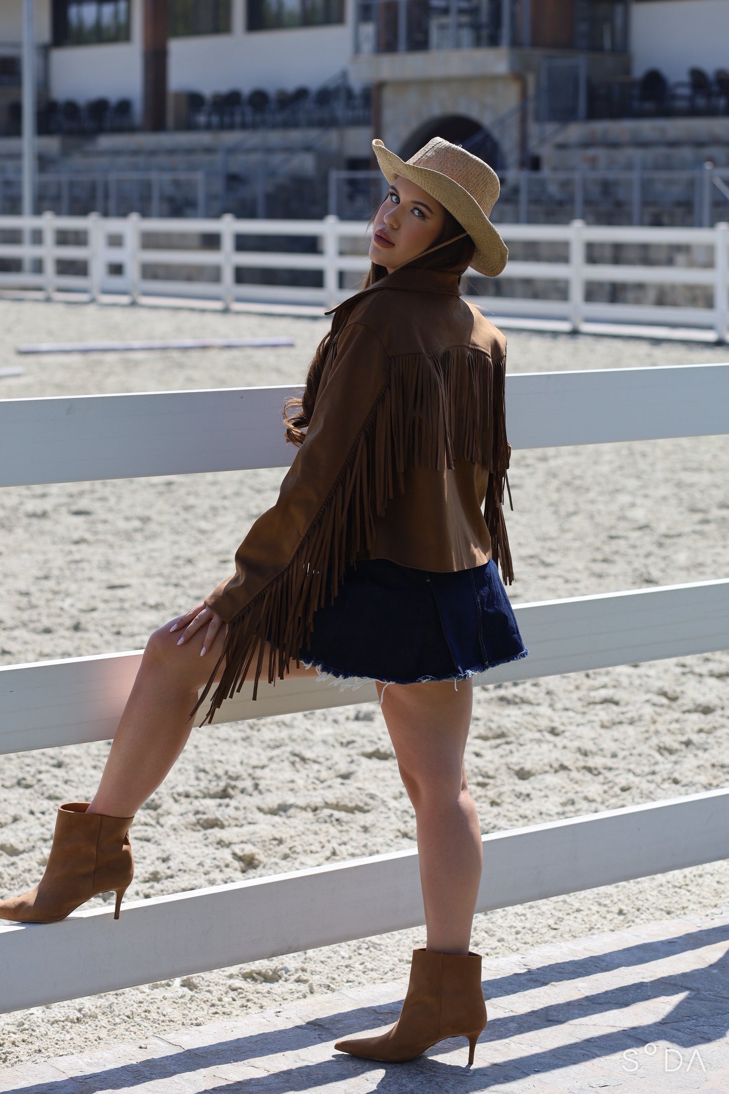 Кафяво велурено яке