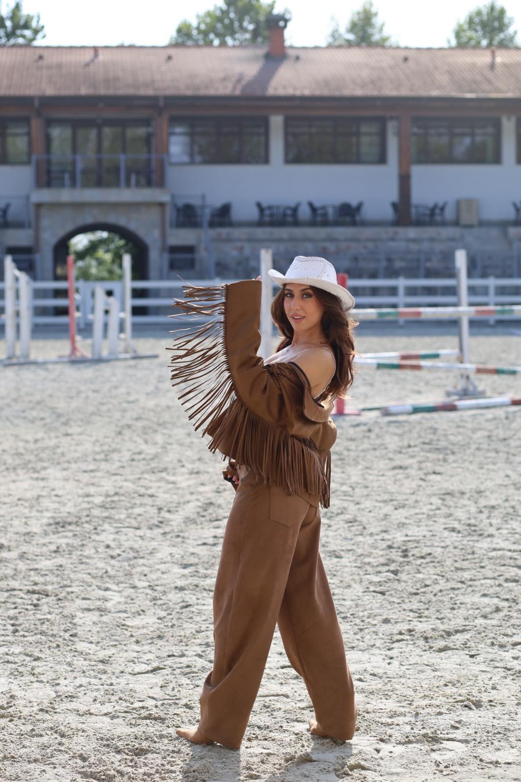 Кафяво велурено яке